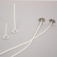 Gewachste Dochte für Kerzen bis 4 cm mit Dochthalter Gewachste Dochte für Kerzen bis 4 cm mit Dochthalter