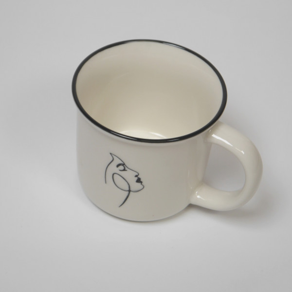 Tasse Becher Gesicht Dekor aus Keramik