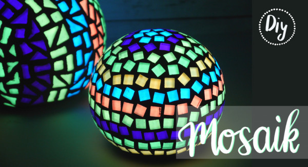 Mosaikkugeln-Neon-klein