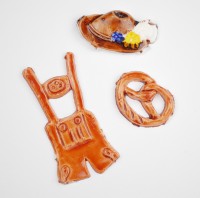 Wiesn Set braun, Hose 4 cm, Hut und Brezel 2 cm Wiesn Set braun, Hose 4 cm, Hut und Brezel 2 cm